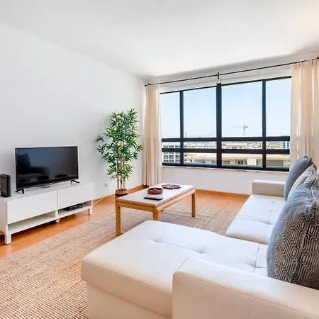 Bright & Cozy In By Lovelystay Appartement Portimão