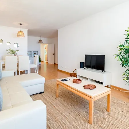 Bright & Cozy In By Lovelystay Daire *