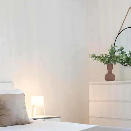 Bright & Cozy In By Lovelystay Apartment *